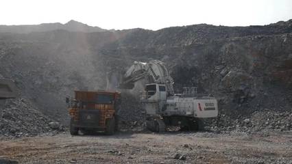 利勃海爾100噸級R9100B及150噸級電驅(qū)動R9150B E喜獲TOP50工程機械應(yīng)用獎